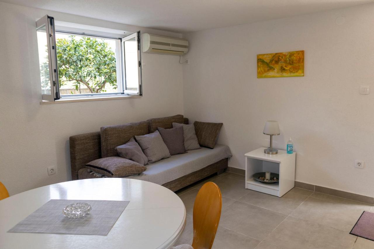Apartments Ivanka Supetar Exterior foto